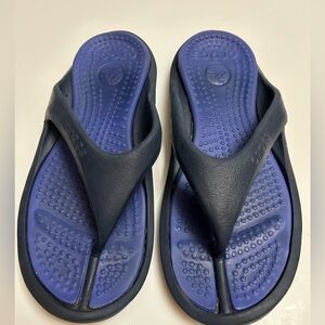 CROCS Size Men 9 /Women 11 Navy Blue Flip Flop Sandals Good condition.
